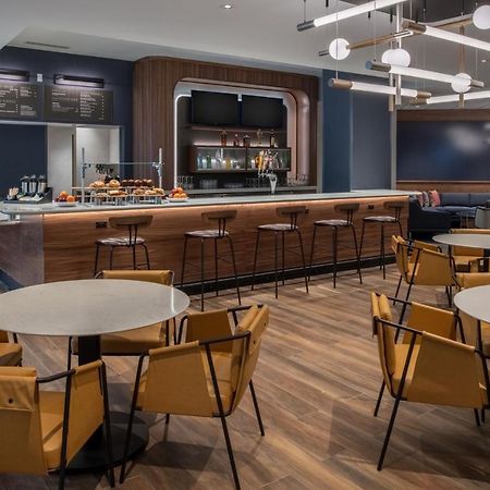 Courtyard By Marriott Olympia Ξενοδοχείο Εξωτερικό φωτογραφία