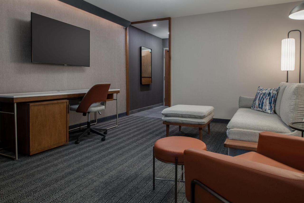 Courtyard By Marriott Olympia Ξενοδοχείο Εξωτερικό φωτογραφία